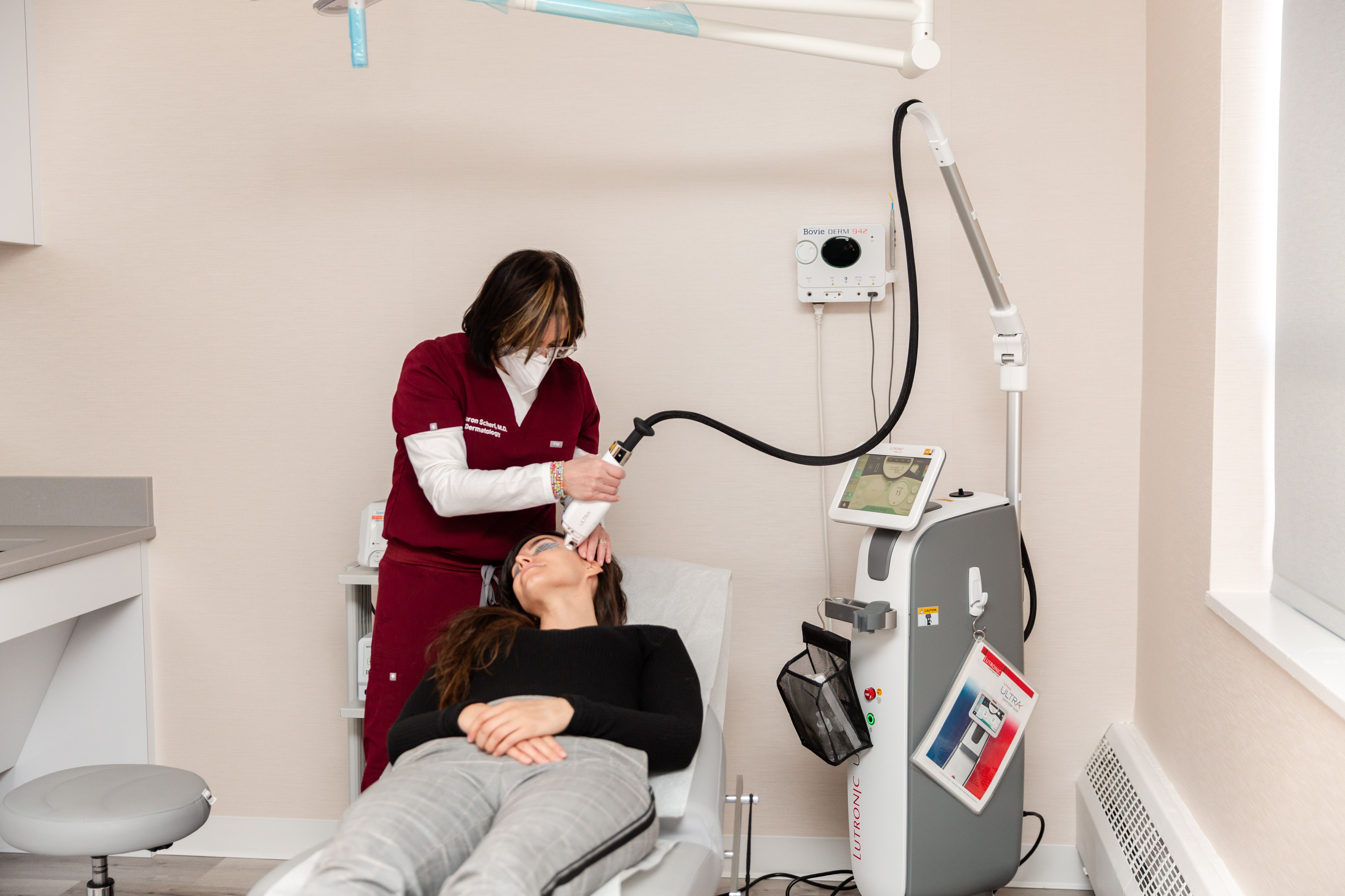 patient undergoing Fractora RF treatment at a dermatologist office in New Jersey